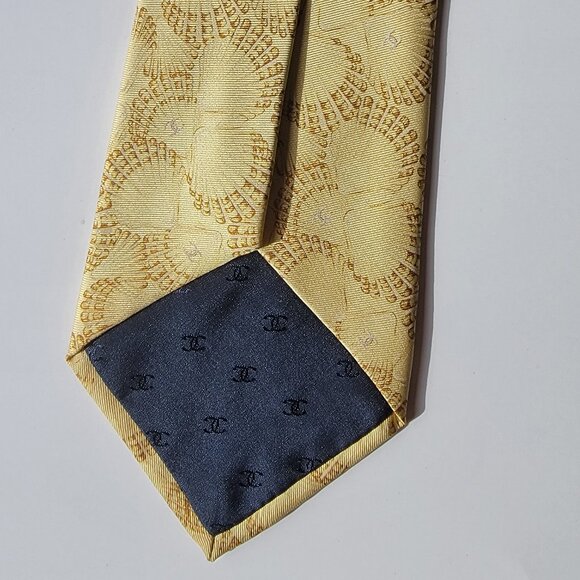 CHANEL Men's Vintage Tie 100% Silk Made in Italy light yellow w/ shells & CCs - Picture 2 of 5